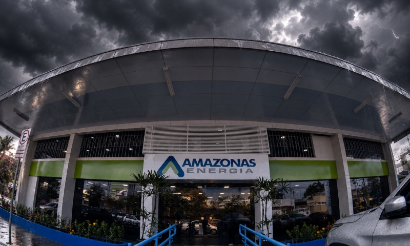 Surpreendente descoberta: passageira encontra absorvente dentro de capacete de moto por aplicativo em Manaus